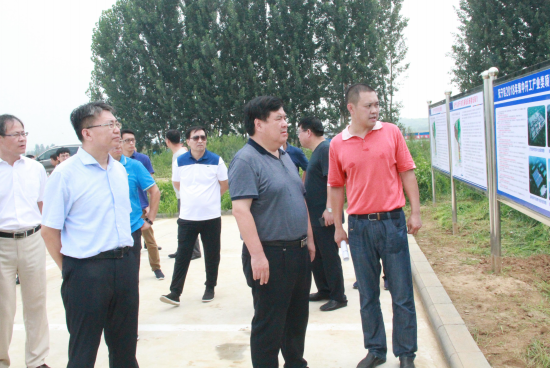 张瑞书市长视察秦皇岛精工绿筑公司，并听取项目施工情况汇报(图1)